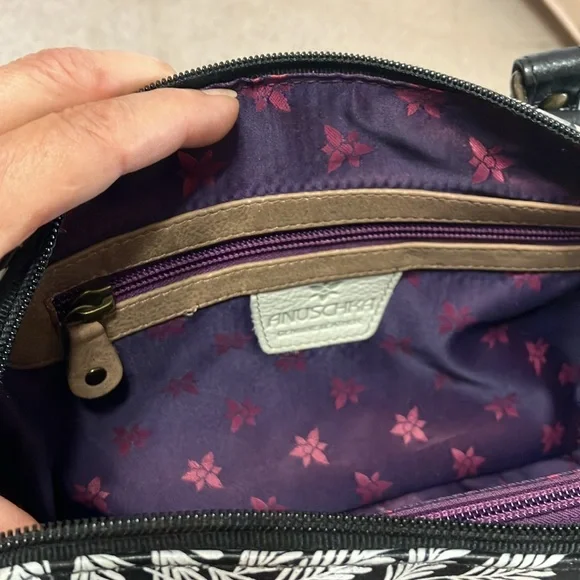 Anushka zip around satchel Cleopatra’s leopard - Picture 7 of 16